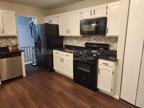 2124 Northwind Cir in Schaumburg, IL - Building Photo - Building Photo