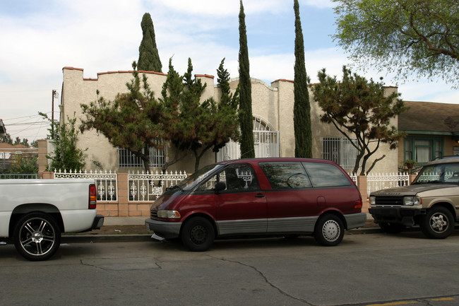 1315 E 17th St in Long Beach, CA - Foto de edificio - Building Photo