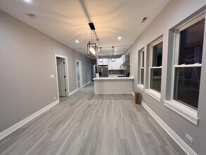 4834 W Newport Ave in Chicago, IL - Building Photo - Building Photo