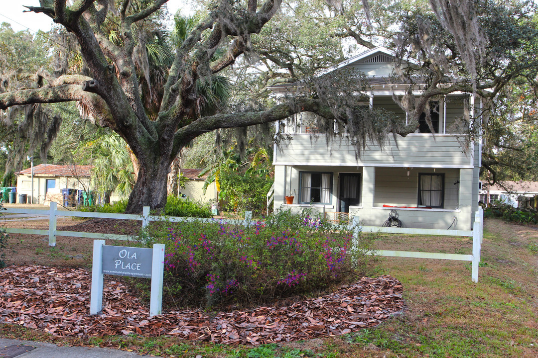 Ola Place in Tampa, FL - Building Photo