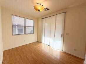 9623 W Post Rd in Las Vegas, NV - Foto de edificio - Building Photo