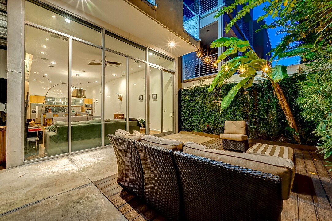 5426 McCulloch Cir in Houston, TX - Building Photo