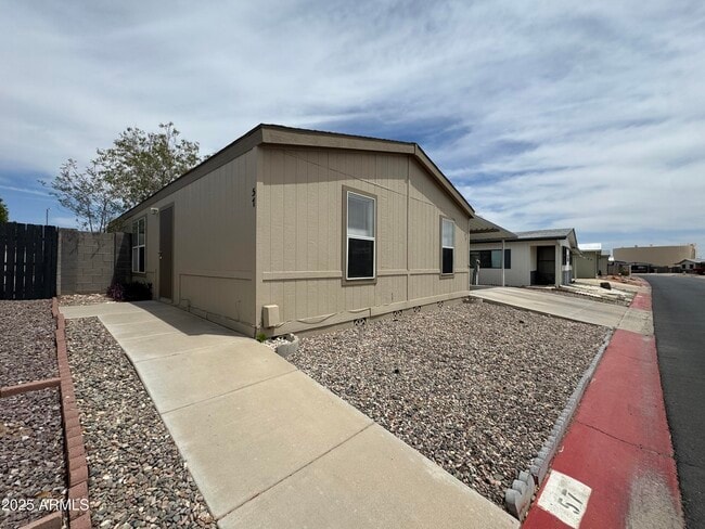 8601 N 103rd Ave in Peoria, AZ - Building Photo - Building Photo