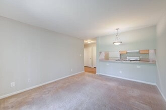 Carolina Spring Senior Apartments in Carrboro, NC - Foto de edificio - Building Photo
