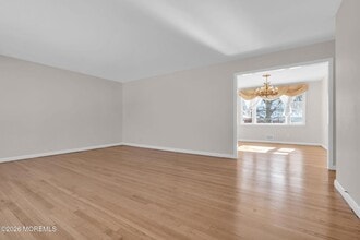 7 Klein St, Unit 9-9C203 in Ocean Township, NJ - Foto de edificio - Building Photo