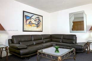 1748 Rodman St in Hollywood, FL - Building Photo