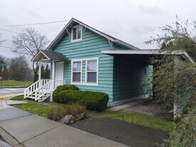 13902 51st Ave S in Tukwila, WA - Building Photo