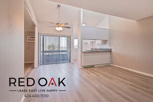 8614 Woodley Ave, Unit 218 in Los Angeles, CA - Building Photo