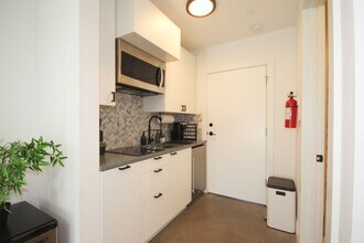 4504 1st Ave NE in Seattle, WA - Building Photo - Building Photo