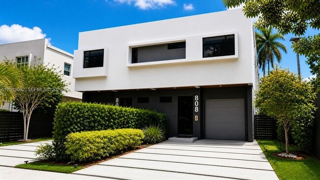 property at 808-810 SW 9th St