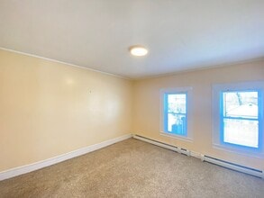 26 High St in Derry, NH - Building Photo - Building Photo