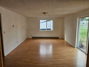208 Aquarius Way in La Grande, OR - Building Photo - Building Photo