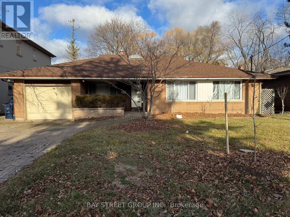 44 Hawksbury Dr in Toronto, ON - Building Photo