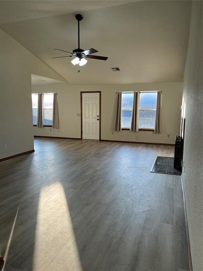 317 S Chanda Ln in Mustang, OK - Building Photo - Building Photo