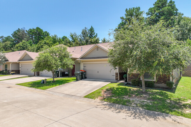 Townhomes at Faulkner Park in Tyler, TX - Building Photo - Building Photo