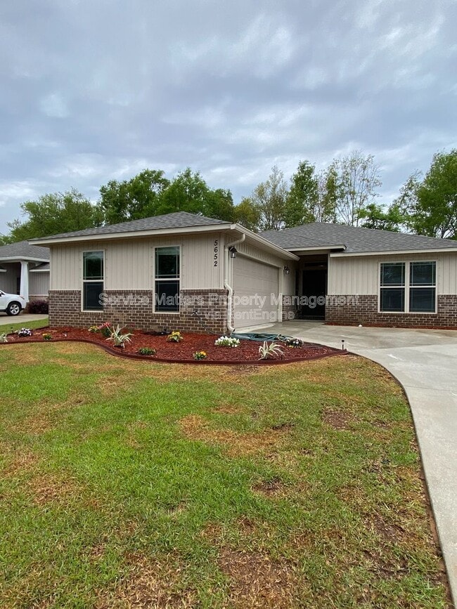 5652 Peach Dr in Milton, FL - Building Photo - Building Photo