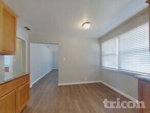 2316 Viola St in Modesto, CA - Foto de edificio - Building Photo