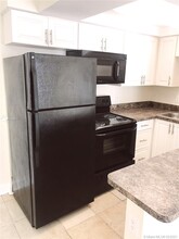 391 SE 19th Ave-Unit -4 in Pompano Beach, FL - Foto de edificio - Building Photo
