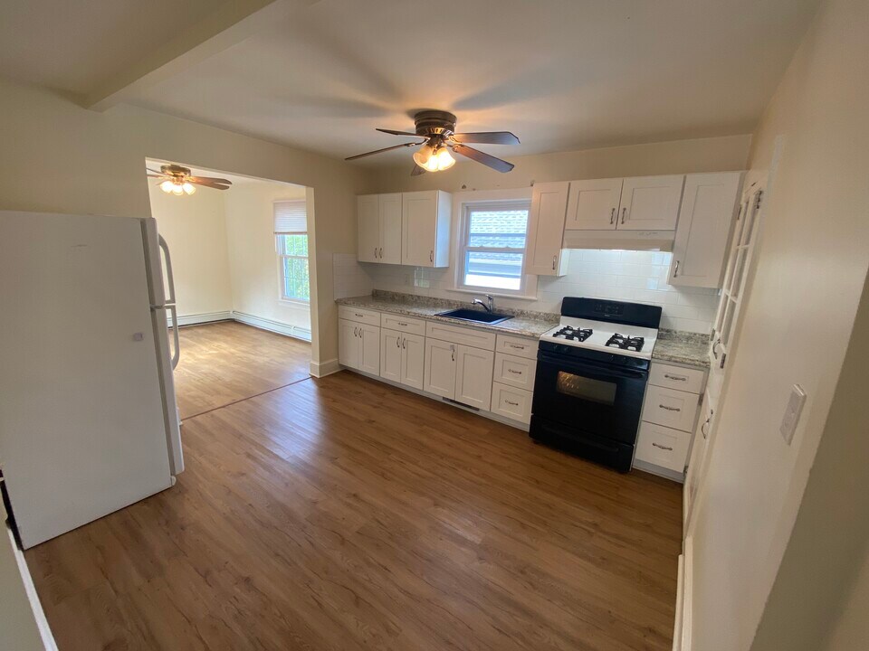 6 Plane St in Butler, NJ - Building Photo