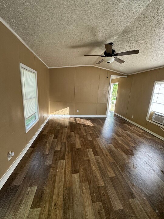 140 Lilac Dr in Picayune, MS - Building Photo