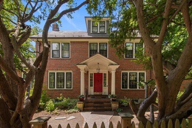 422 Franklin St in Cambridge, MA - Building Photo - Building Photo