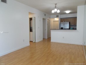 471 NE 25th St-Unit -Apt 304 in Miami, FL - Building Photo - Building Photo