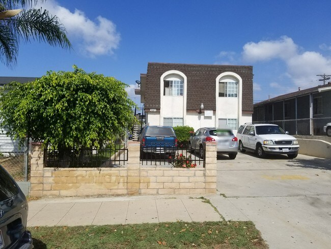 3682 Birch St in San Diego, CA - Foto de edificio - Building Photo