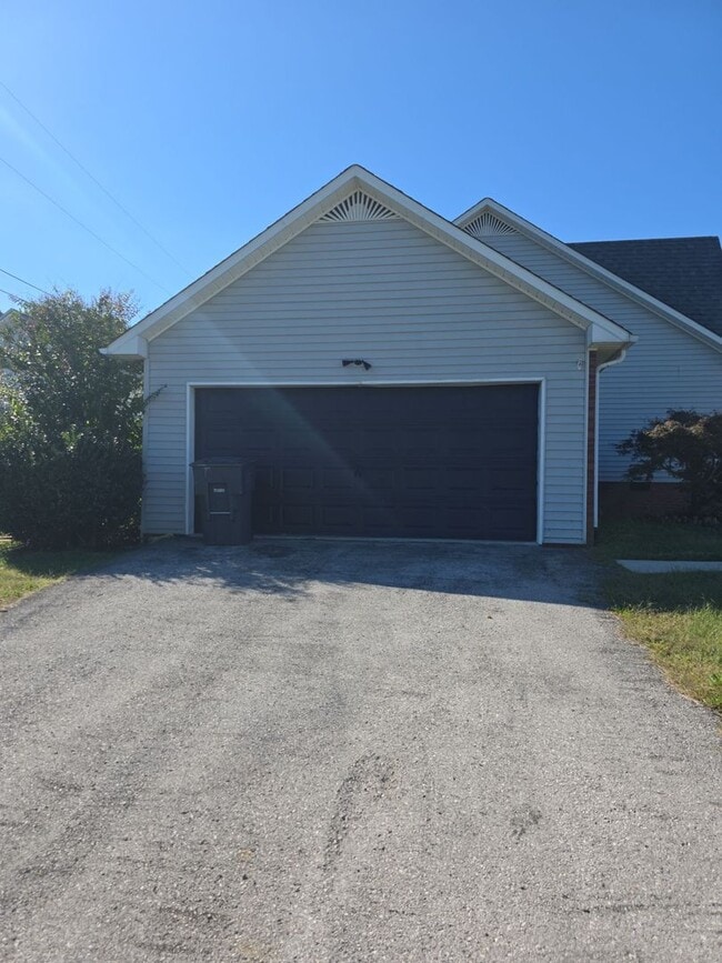 1002 Cambridge Ct in Cookeville, TN - Building Photo - Building Photo