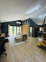 24 E Winding Hill Rd in Mechanicsburg, PA - Building Photo