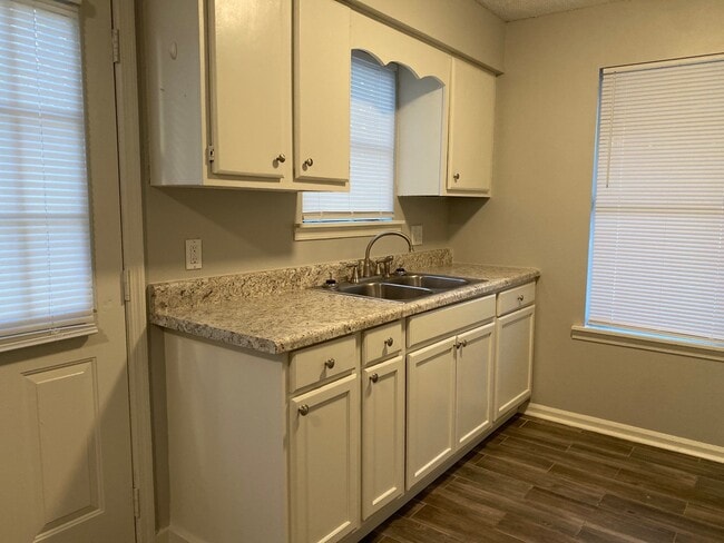 150 Stratford Ln in Jackson, TN - Building Photo - Building Photo