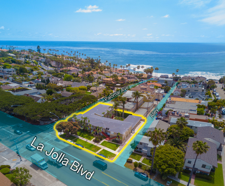 La Jolla Courtyard Apartments in La Jolla, CA - Building Photo