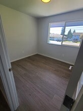 12402 8th Ave SW in Seattle, WA - Foto de edificio - Building Photo