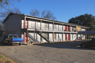 418 W Congress St in Denton, TX - Building Photo - Building Photo