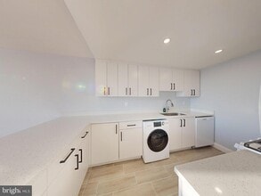 4600 Duke St in Alexandria, VA - Foto de edificio - Building Photo