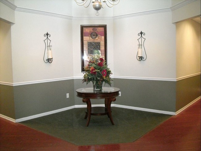 Glendale at the Mansion Apartments in Independence, MO - Building Photo - Building Photo