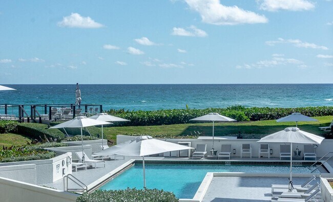 3120 S Ocean Blvd in Palm Beach, FL - Building Photo - Building Photo