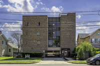 Green Briar Condominium in Hackensack, NJ - Foto de edificio - Building Photo