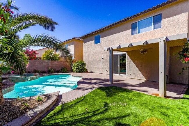 9521 Veterans Ct in Las Vegas, NV - Building Photo - Building Photo