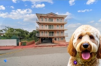 9008 Collins Ave in Surfside, FL - Foto de edificio - Building Photo