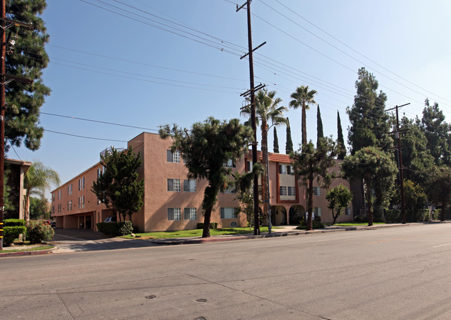 Monterra Ridge Apartments in Canoga Park, CA - Foto de edificio - Building Photo