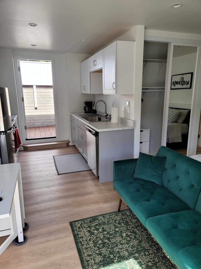 825 Calle de Arboles in Redondo Beach, CA - Building Photo - Building Photo