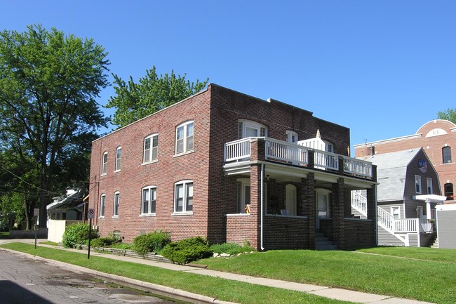 526-528 E Eleven Mile Rd in Royal Oak, MI - Building Photo - Building Photo