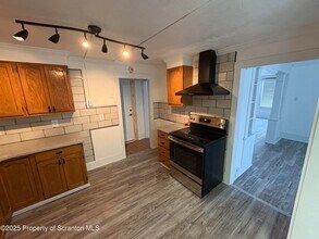 523 Main St in Blakely, PA - Building Photo - Building Photo
