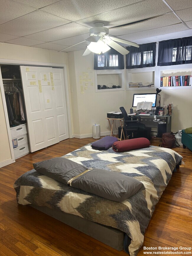 857 Beacon St, Unit B2 in Boston, MA - Building Photo - Building Photo