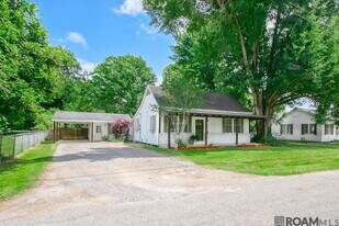 110 St Jude St in New Roads, LA - Building Photo