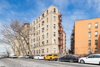 70-35 Broadway in Jackson Heights, NY - Building Photo - Building Photo