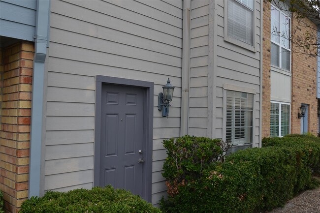 6111 Beverly Hill St