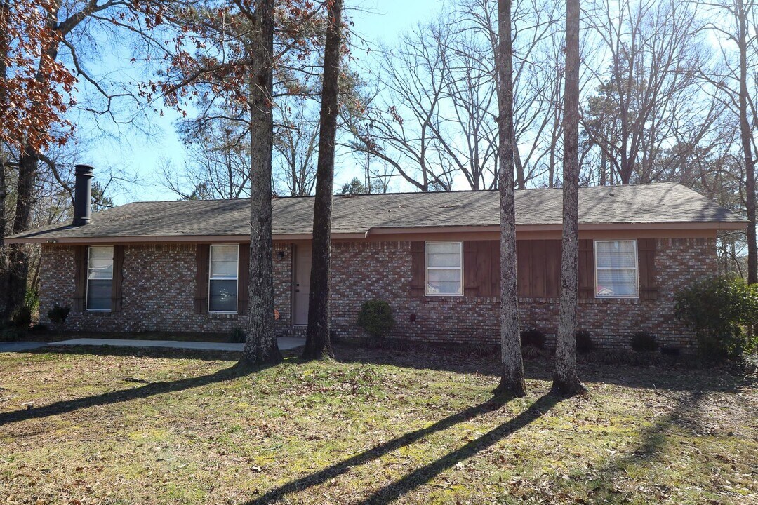 245 Hazelwood Dr in Pell City, AL - Building Photo
