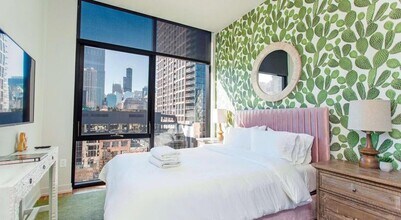 676 N LaSalle St in Chicago, IL - Building Photo - Building Photo