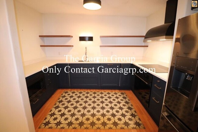 2393 SW Park Pl in Portland, OR - Building Photo - Building Photo